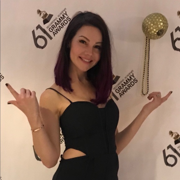 Meet your Posher, Mindy - Picture 3 of 4